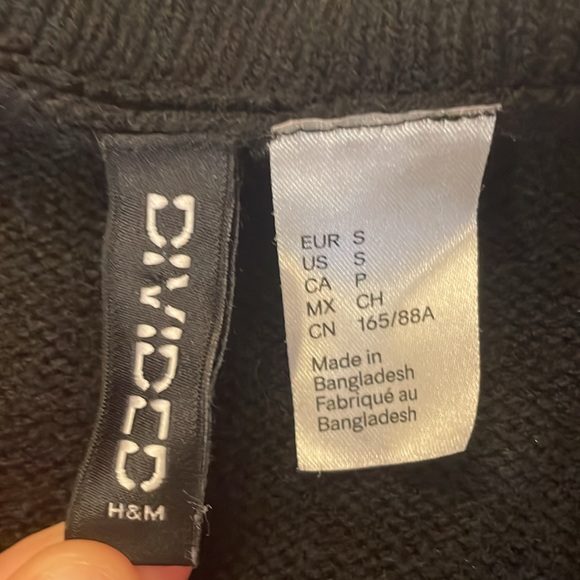 H&M Divided collar black knit crop sweater - Picture 2 of 4